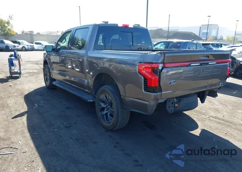 2023 Ford F-150 Lightning Lariat z USA, uszkodzony, nr VIN 1FTVW1EL0PWG22697